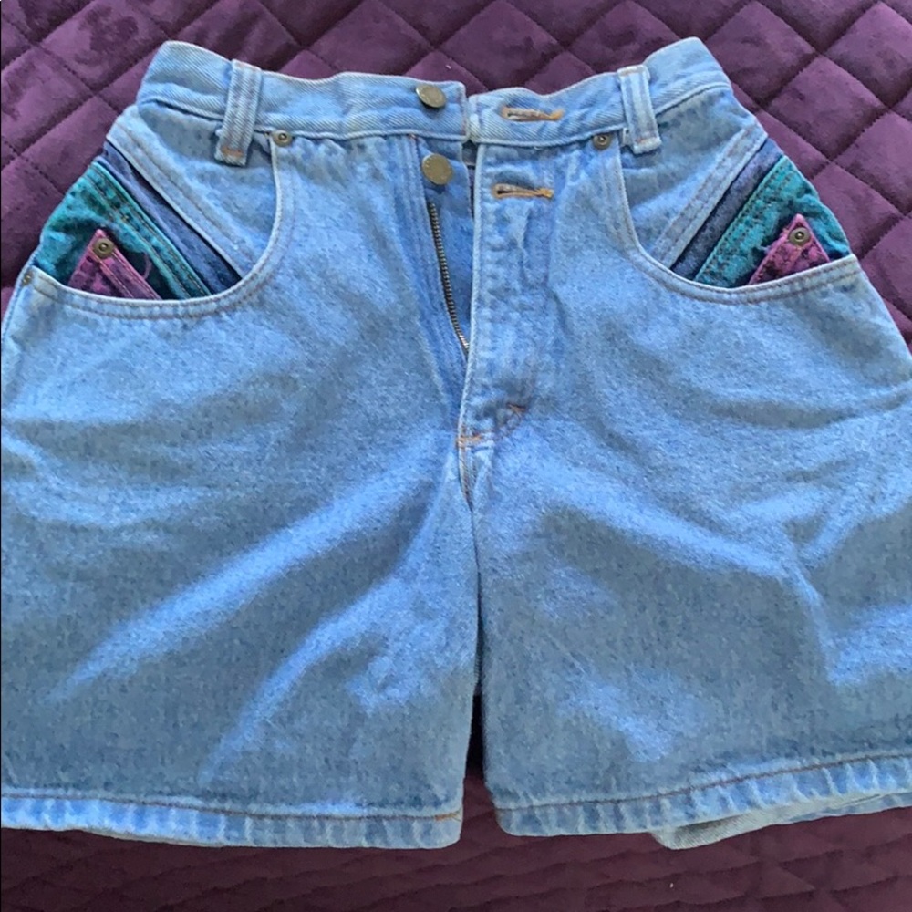 Vintage high waisted denim shorts!